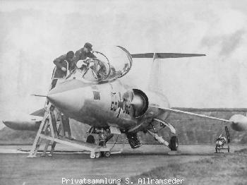 f-104f 1 2 no watermark.jpg